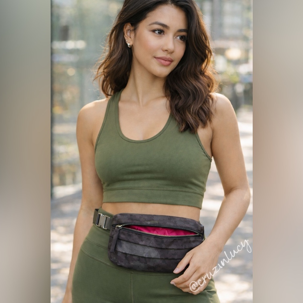 Lululemon Everywhere Camo Belt Bag - Picture 14 of 14